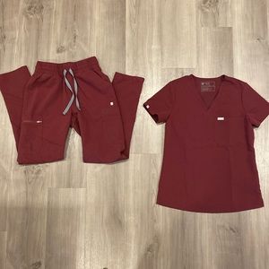 FIGS Burgundy Scrub Set - Catarina Scrub Top and Zola High Waisted pant size XS